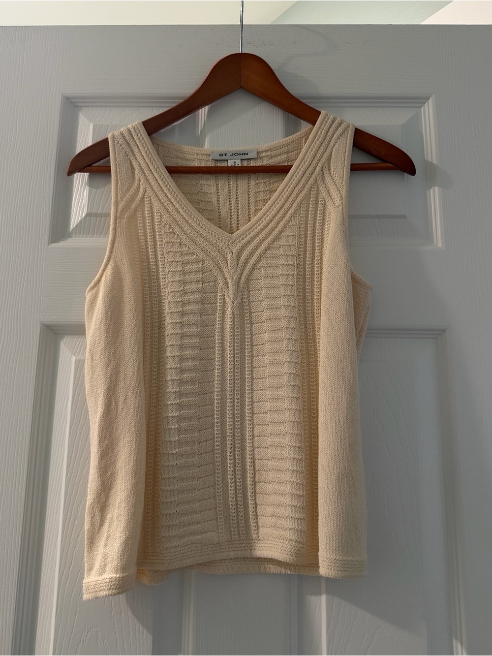 St. John Cream Knit V-Neck Sleeveless Top